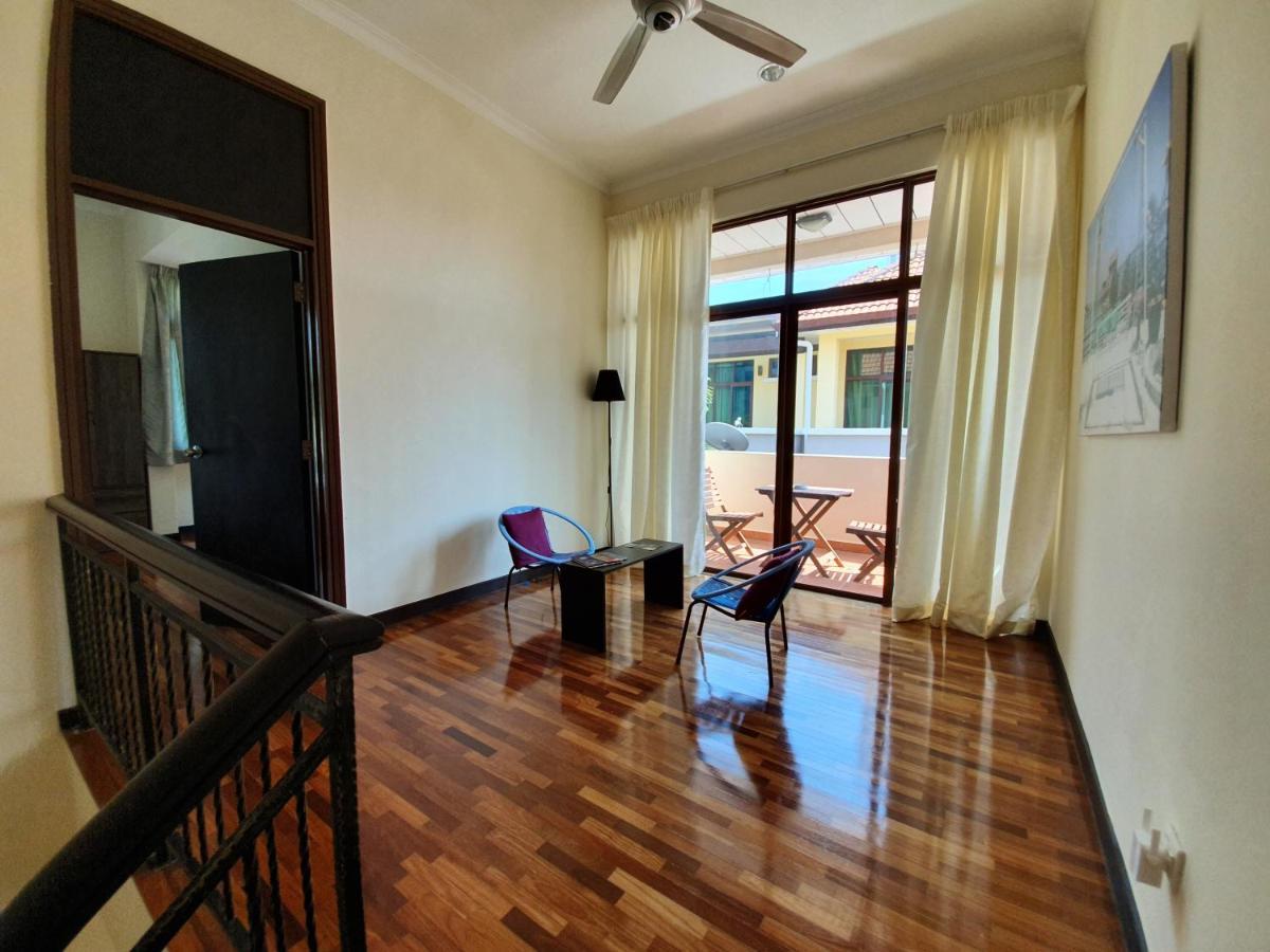 Appartamento Eden Cosy Living Batu Ferringhi Esterno foto