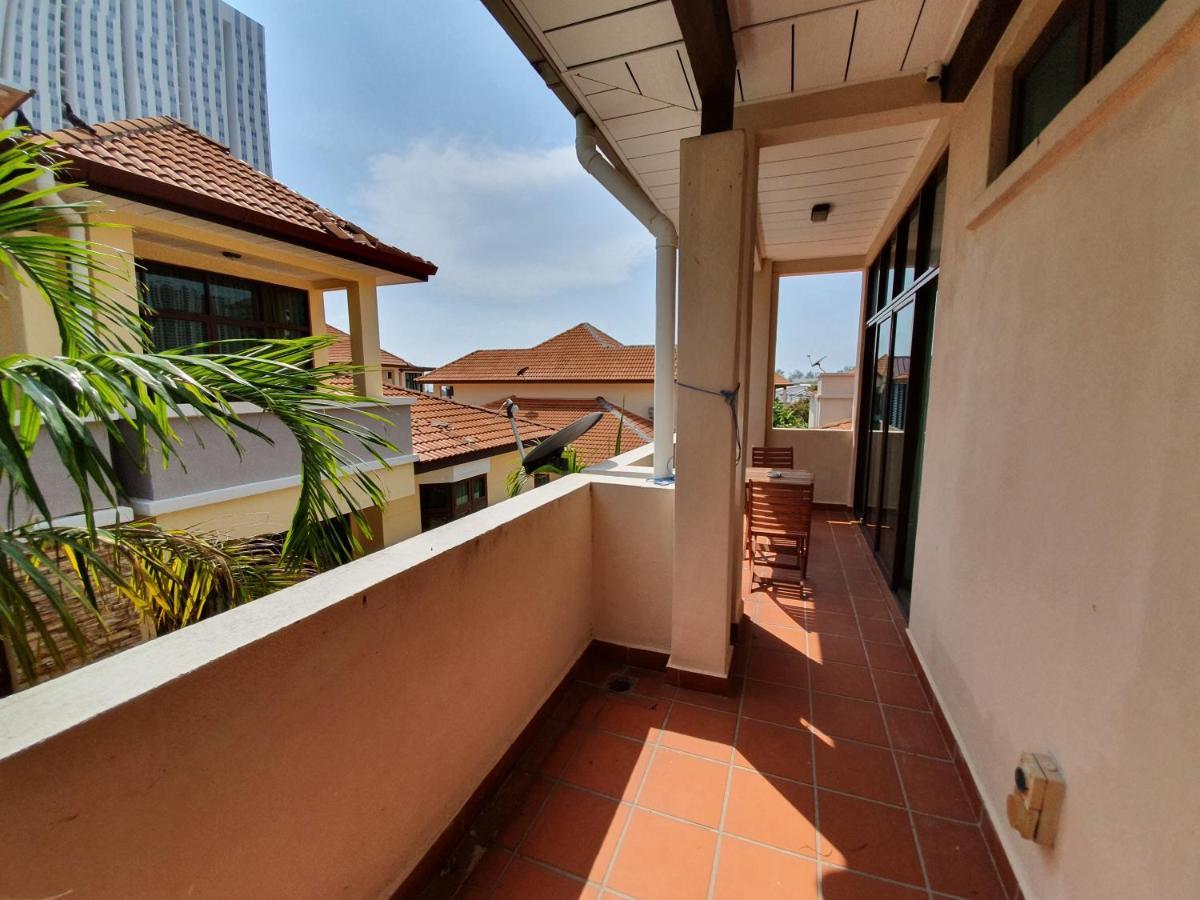 Appartamento Eden Cosy Living Batu Ferringhi Esterno foto