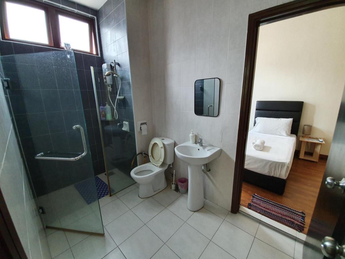 Appartamento Eden Cosy Living Batu Ferringhi Esterno foto