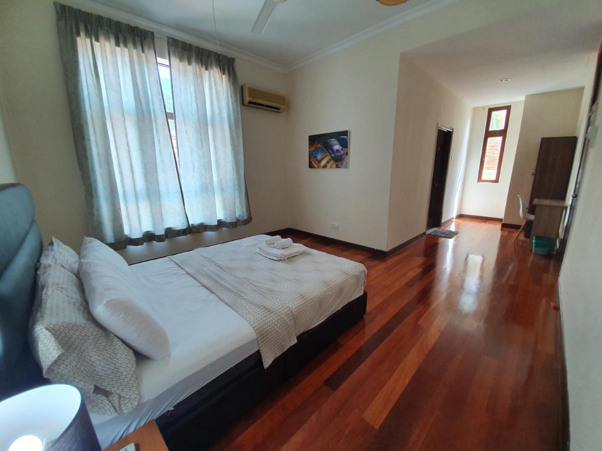 Appartamento Eden Cosy Living Batu Ferringhi Esterno foto