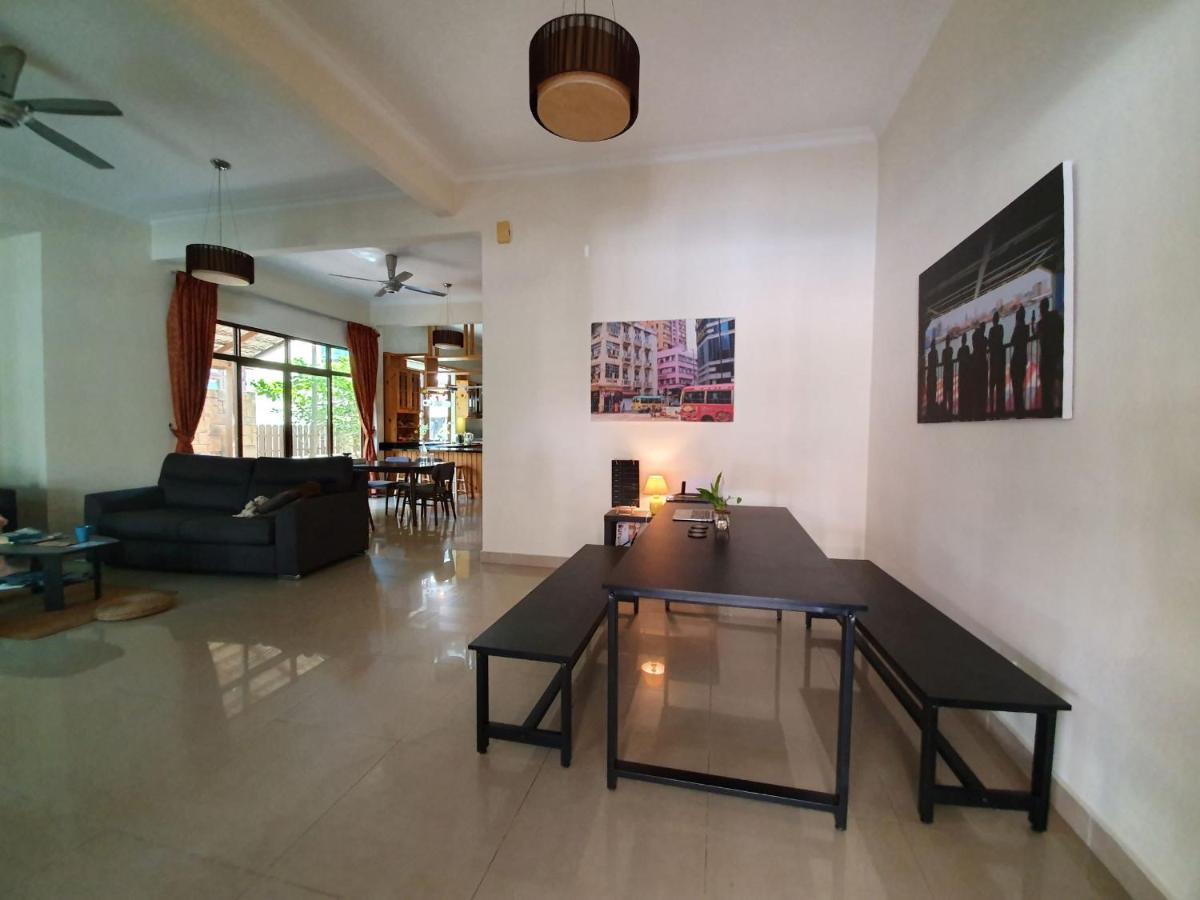 Appartamento Eden Cosy Living Batu Ferringhi Esterno foto