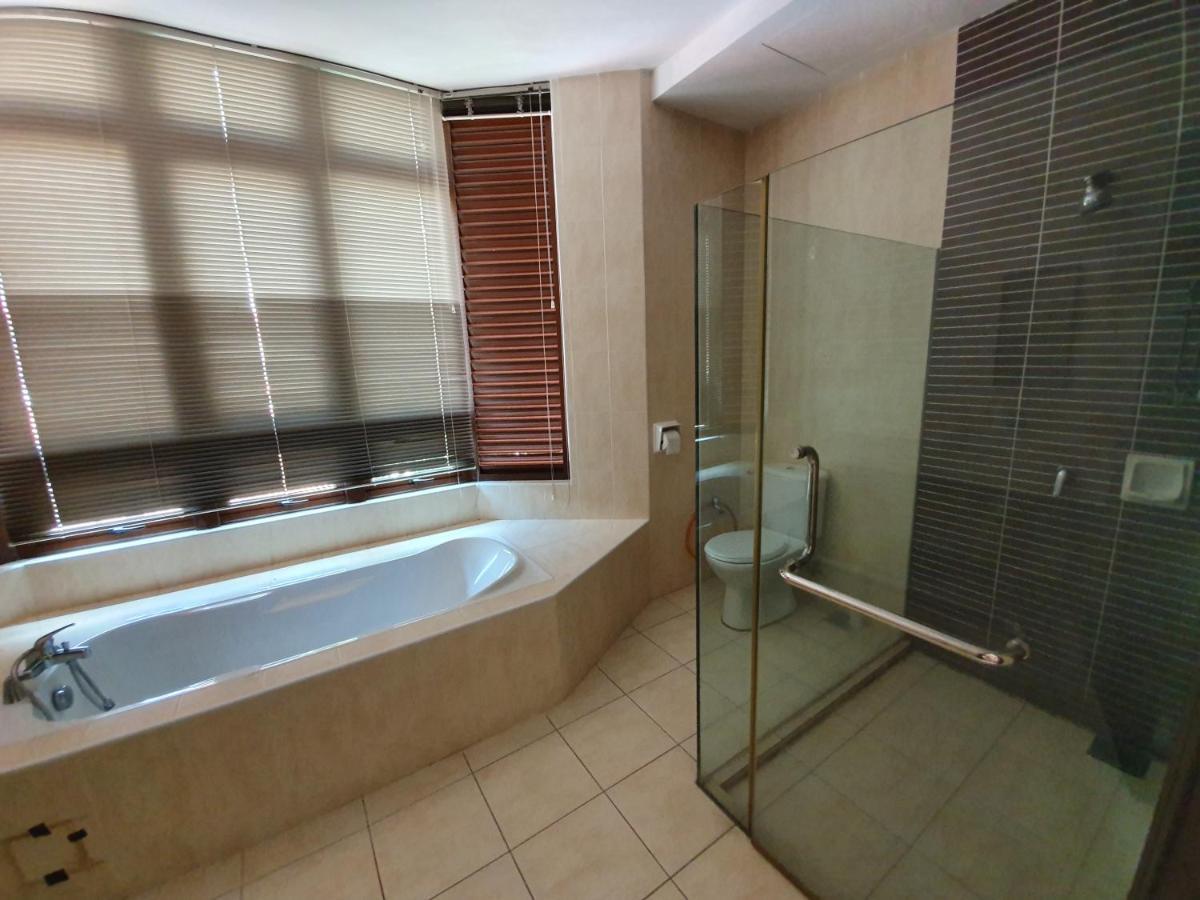 Appartamento Eden Cosy Living Batu Ferringhi Esterno foto