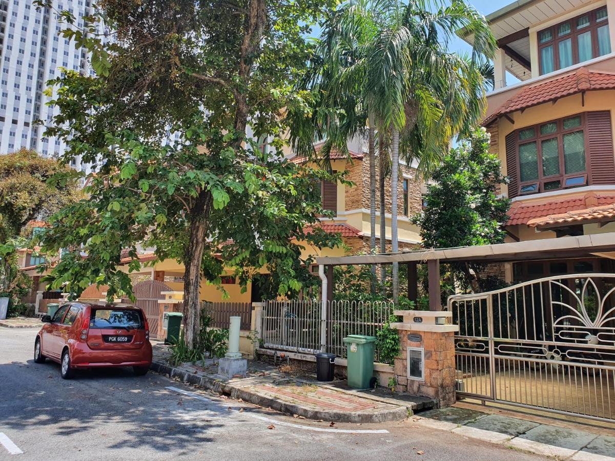 Appartamento Eden Cosy Living Batu Ferringhi Esterno foto