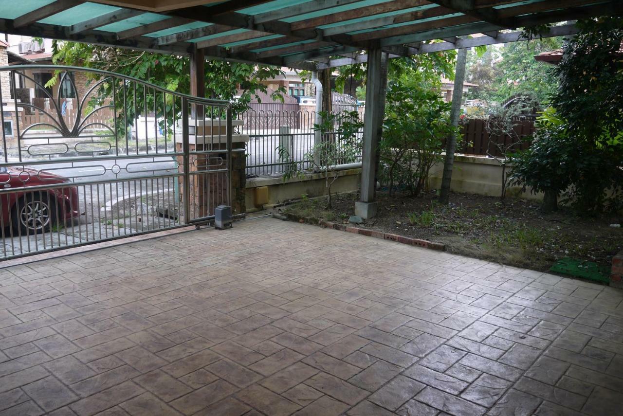 Appartamento Eden Cosy Living Batu Ferringhi Esterno foto
